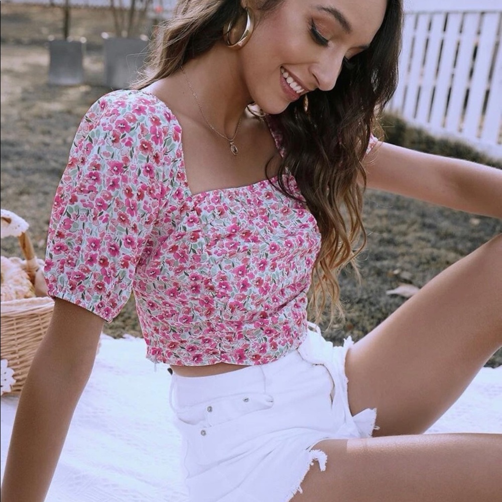 Adorable flower top